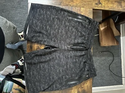 Pantalones Cortos Pony Hombres Grandes Negros Moteados Polar Informales Pantalones Cortos para Sudar Cómodos al Aire Libre Foto 1 de 4