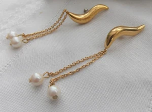 Pendientes colgantes perforados con cuentas de perlas sintéticas en tono dorado #H37 - Imagen 1 de 3