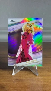 2025 Topps Chrome Disney SILVER REFRACTOR #123 Miss Piggy - Picture 1 of 3