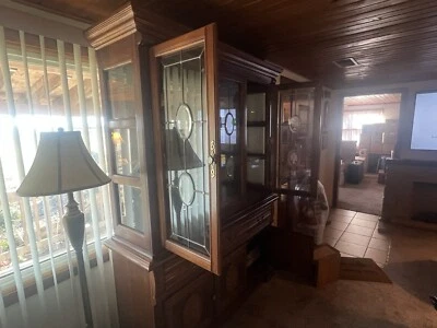 Gabinete de China con luces  Foto 1 de 4