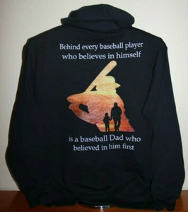 Dietro ogni giocatore di baseball..è un papà di baseball.. Felpa con cappuccio, Large, Nera - Foto 1 di 6