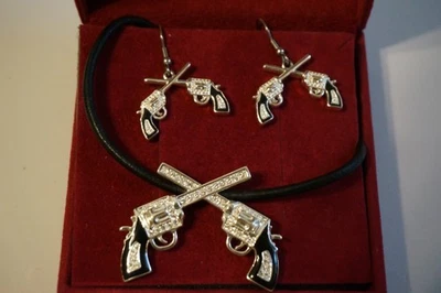 Conjunto de Brincos Montana Silversmiths Pistolas Cruzadas Corda de Couro 16”+3 Ex - Imagem 1 de 3