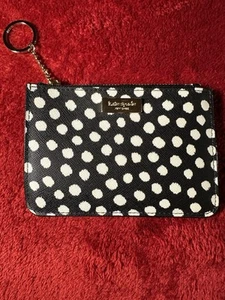 Cartera pequeña Kate Spade negra con lunares blancos ¡Cajas para tarjetas y cremallera superior! - Imagen 1 de 11