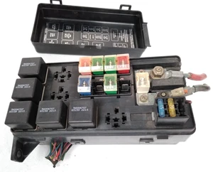 Dodge 1994-1997 Ram Van relé caja de fusibles bahía de motor 1500 2500 1995 1996 OEM A24 - Imagen 1 de 12