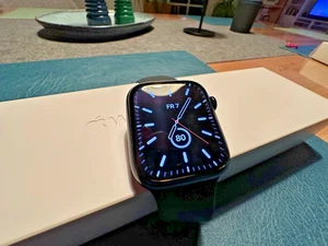 Apple Watch Series 8 45 mm Midnight-Aluminiumgehäuse und Sportarmband +LADEKABEL - Bild 1 von 23