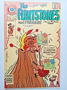 Charlton Comics The FLINTSTONES and Pebbles #43 Cover has two squares cut out - Imagen 1 de 3