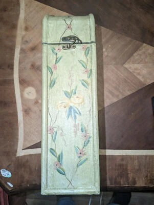 Portabotellas de vino vintage italiano de madera pintado a mano de 16" rosas rosadas y vid Foto 1 de 4
