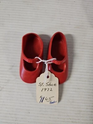 DE COLECCIÓN 1972 Ideal VINILO ROJO MUÑECAS ZAPATOS Hecho en EE. UU. Raro Set Bin1b Foto 1 de 4