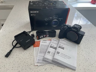 Câmera Full-Frame Sony A7R IV 35mm com 61.0MP - Preta (Somente o Corpo) - Imagem 1 de 4