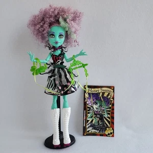 Monster High HONEY SWAMP Freak Du Chic Clothes Shoes Purse Trapeze Stand Rare G1 - Picture 1 of 16