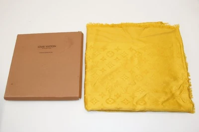 Chal Louis Vuitton Lana Seda Monograma Safrán 56W X 56H- Dorado *LEER* Foto 1 de 4