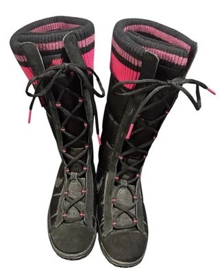Botas de invierno Nike para mujer negras/rosadas altas acolchadas con cordones botas de nieve talla 9 ¡EXT! Foto 1 de 4