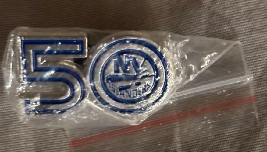 罕见纽约岛民 50 周年徽章(仅给员工和 VIPS) — 第 1/1 张图片