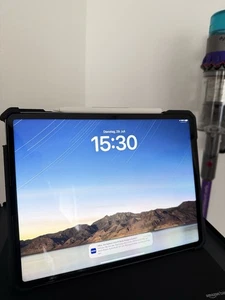 Apple iPad Pro 12.9” (6th Gen) M2 128GB Space Grey with Apple Pencil & UAG Case - Bild 1 von 7