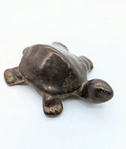 Estatuilla de tortuga de metal de latón miniatura vintage de 2,5" x 2" - Imagen 1 de 8