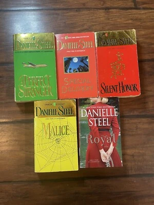 Lot of 5 Best Selling Paperback Novels By Danielle Steel Mixed Titles - Image 1 of 4