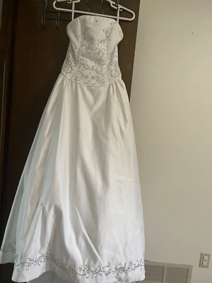Wedding Dress Alfred Angelo Size 10 Color White-Ball Gown & Beaded - Image 1 of 4