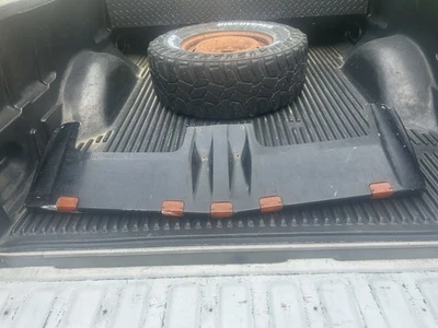 1984 - 1992 年福特野马 2 Lund Lighted Cab Visor p/n 19005 — 第 1/3 张图片