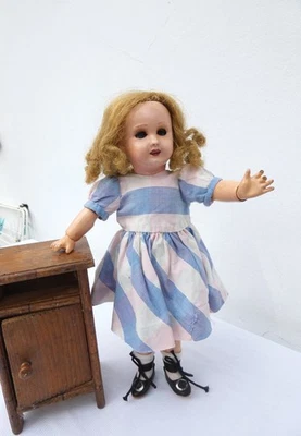 Ancienne poupée Bleuette UNIS FRANCE 301 /1 en composition de 29cm des années 40 - Photo 1/4