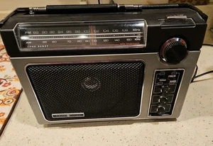Vintage GE AM/FM 7-2880B Superadio (c. 1983) - Ottime condizioni, testato e funzionante - Foto 1 di 8
