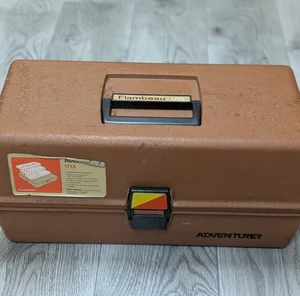 Vintage Flambeau Adventurer 1713 Tackle Box - 26 Fächer - kommt mit Tackle - Bild 1 von 15