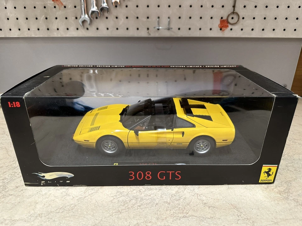 Ferrari 308 GTS 1982 HOT WHEELS ELITE 1/18 P9908 1/5000 Edizione Limitata - Immagine 1 di 4
