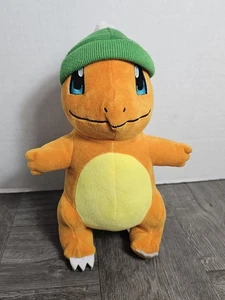 Pokémon Charmander 8" Peluche Vacaciones Invierno Verde Gorro 2022 - Imagen 1 de 7