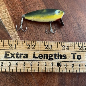 Esca da pesca in cedro intagliato dipinto a mano Milton Poe's vintage - Foto 1 di 5