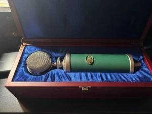 Blue Microphones Kiwi Multi-Pattern Condenser Microphone - Picture 1 of 4