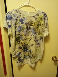 Passports Short Sleeve Gray And Purple Floral T Shirt Size Large Longer Back - Picture 1 of 9