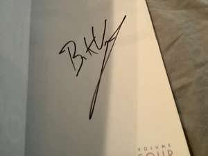 Signed Brian K Vaughan Saga Collection Vol 4 - Picture 1 of 2