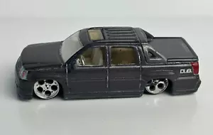 2002 Grey Cadillac Escalade EXT - Jada toys 10810-9 Scale 1/64 - Dub City - Picture 1 of 13