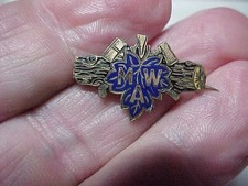 Vintage Modern Woodmen of America MWA Gold Tone Enamel Pin Brooch Leaf Log Axe..