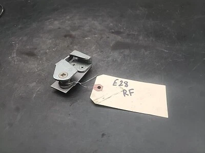 BMW E28 Righy Front Pass Side Door Latch Loop Striker 82-88 528e 535i 533 Q4-558 Foto 1 de 4