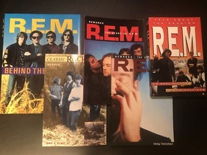 Instant R.E.M. Mini-Bibliothek: 5 Bücher auf diesem kultigen Band; 1 HC, 4 SC, schöner Zustand - Bild 1 von 5