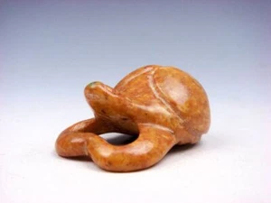 Alte Nephrit Jade Stein geschnitzt HongShan Kultur Fledermaus mit Flügeln geschlossen #04252304 - Bild 1 von 6