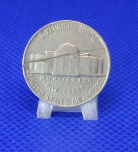 1946 JEFFERSON NICKEL, DEFECTIVE PLANCHET, LAMINATION REVERSE - Picture 1 of 2
