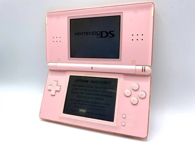 Nintendo Ds Lite rosa con caricatore compatibile + gioco Era glaciale 3 - Immagine 1 di 4