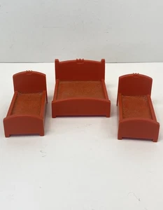 Vintage Fisher Price Little People #993 Three Family Castle Red Beds - Picture 1 of 7