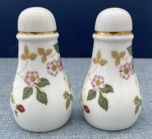 Wedgwood Wild Strawberry Salt & Pepper Pots Cruet Condiments Bone China - Picture 1 of 5