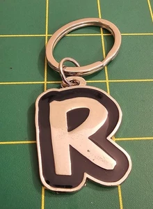 Letra "R" Llavero Tono Plata Negro Esmalte Alfabeto Llave Inicial, B3b6 - Imagen 1 de 2