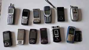 Lotto 13 telefoni vintage Nokia (3310) Panasonic (EB-GD92) Samsung Sony Ericsson - Zdjęcie 1 z 6