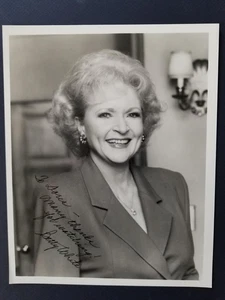 BETTY WHITE Signed 8X10 PHOTO Autograph - Free SHIPPING - Picture 1 of 2