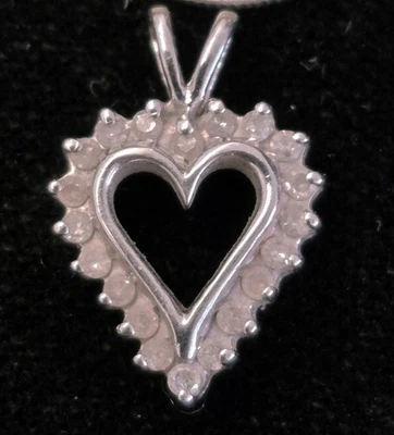 COLGANTE CORAZÓN 20 DIAMANTES EN ORO MACIZO 10 KT .40CT TW Foto 1 de 4