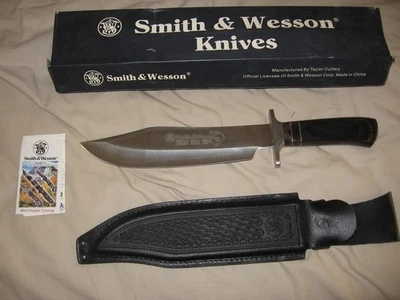 SMITH & WESSON “Texas Hold ‘Em” BOWIE KNIFE & Leather SHEATH! Nice - Image 1 of 3