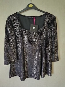 BNWT Very Black Velour Party Top With Silver Snake Print. Size 22. ¾ Sleeve - Picture 1 of 8