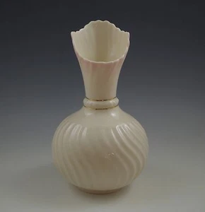 BELLEEK IRELAND PORCELAIN SWIRL VASE 6.1/2" GOLD MARK - Picture 1 of 4