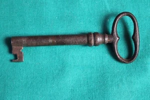 L68- CHIAVE ANTICA -OLD KEY -CLE ANCIENNE-ALTER SCHUSSEL SERRATURA CASSA - Picture 1 of 4