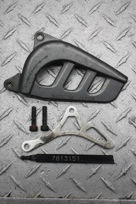 Yamaha YZ426F 2002 motor piñón delantero cubierta y guía Foto 1 de 4