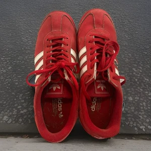 Adidas Samoa Men’s Red Sneakers Size 9.5 Vintage Retro Leather Shoes Pre-Owned - Picture 1 of 10